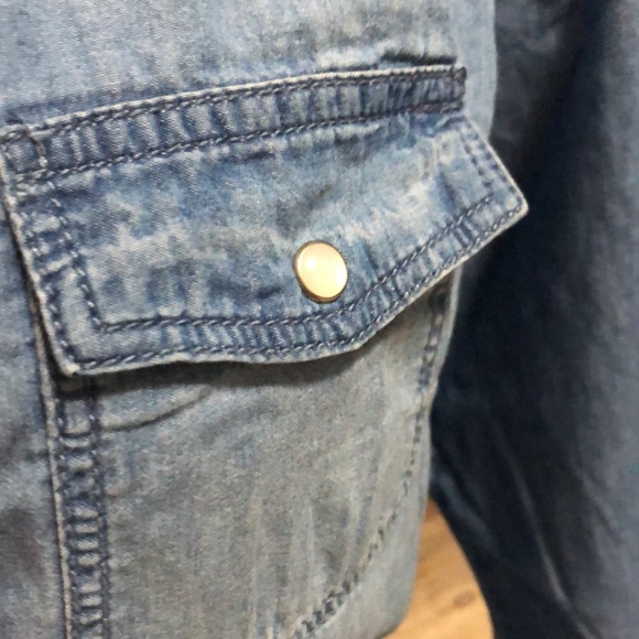 Button up - Picture 7 of 7